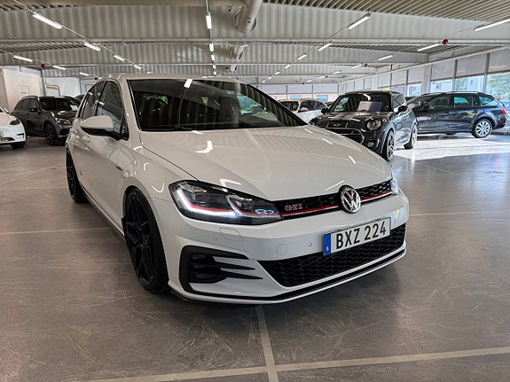 Volkswagen Golf I 2 of 19