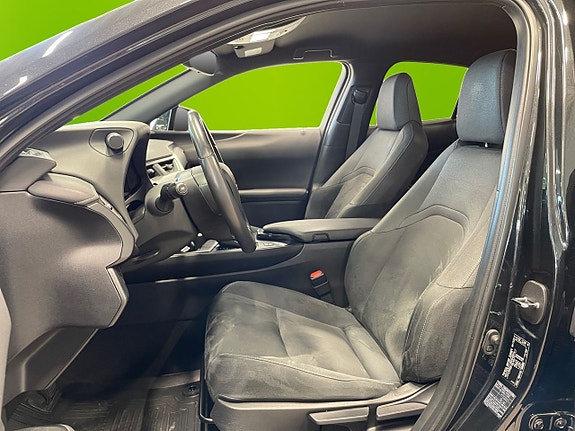 Lexus UX250h 9 of 17