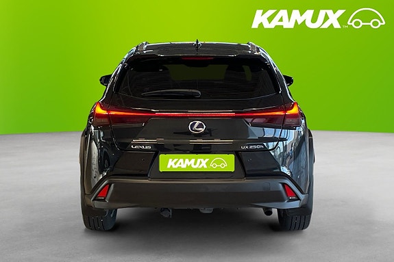 Lexus UX250h 5 of 17