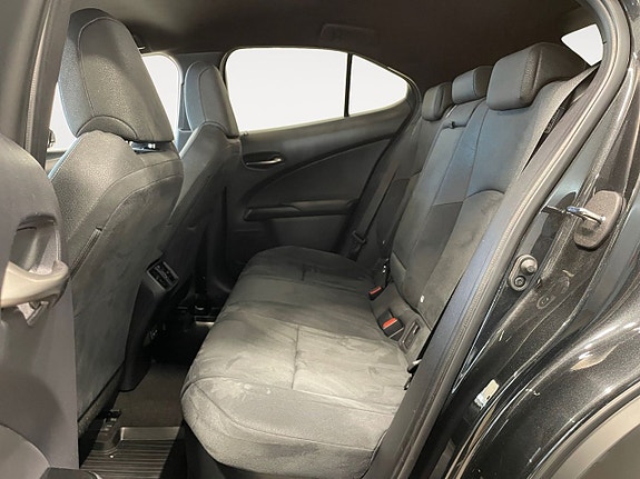 Lexus UX250h 10 of 17