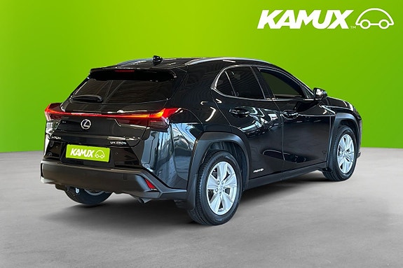 Lexus UX250h 4 of 17