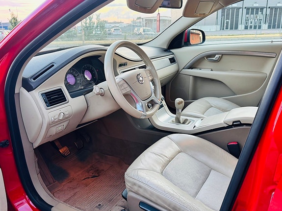 Volvo V70 5 of 6