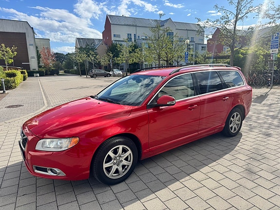 Volvo V70 2 of 6
