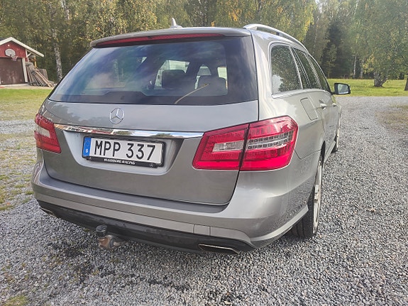 Mercedes-Benz E350 3 of 5