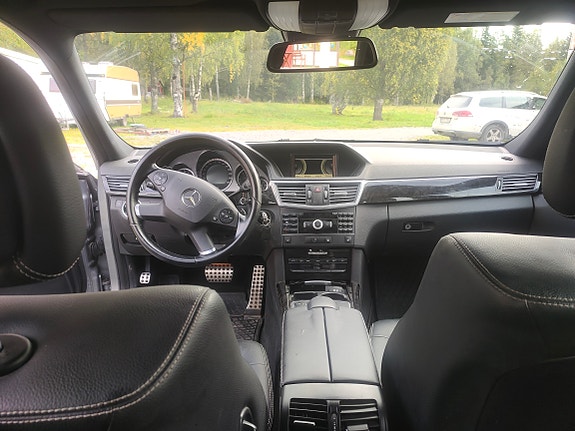 Mercedes-Benz E350 4 of 5