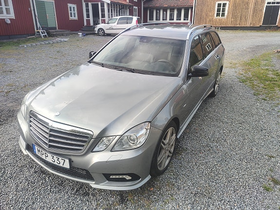 Mercedes-Benz E350 2 of 5