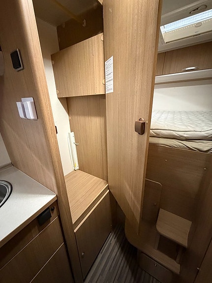 Sun Living LIDO A 49 DP | Markis | AC-bodel  | 6 Bältade platser | Truma Combi 16 of 22