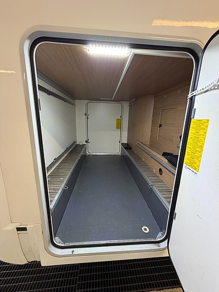 Sun Living LIDO A 49 DP | Markis | AC-bodel  | 6 Bältade platser | Truma Combi 4 of 22