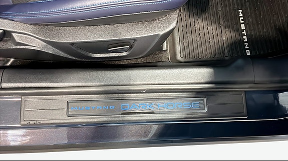 Ford Mustang 4 of 12