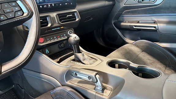 Ford Mustang 12 of 12