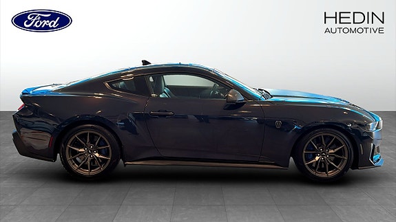 Ford Mustang 6 of 12