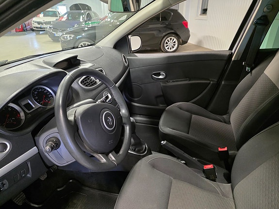 Renault Clio 6 of 10