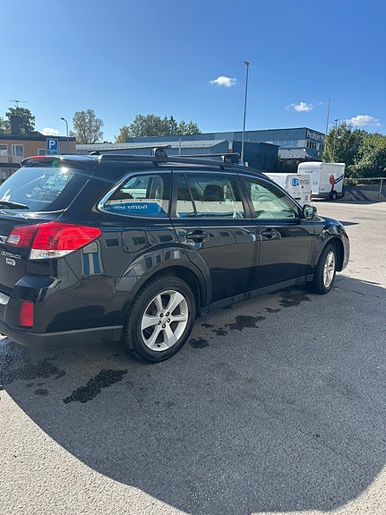 Subaru Outback 5 of 9