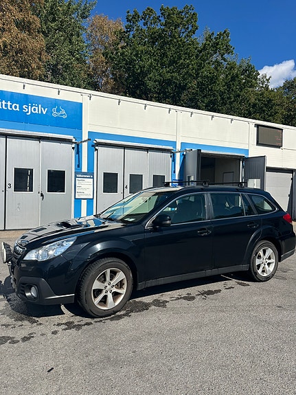 Subaru Outback 2 of 9