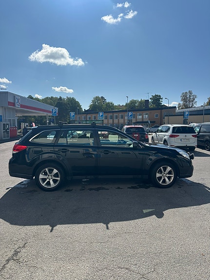 Subaru Outback 4 of 9