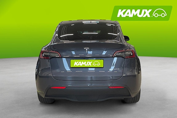 Tesla Model Y 5 of 16