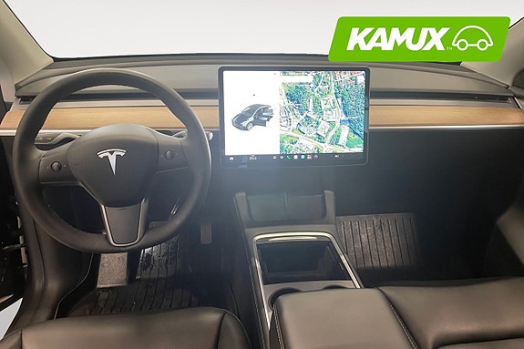 Tesla Model Y 10 of 16