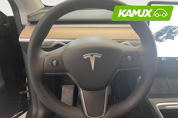 Tesla Model Y 11 of 16