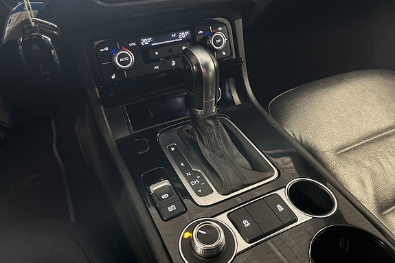 Volkswagen Touareg 16 of 17