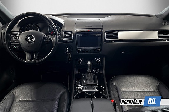 Volkswagen Touareg 3 of 17