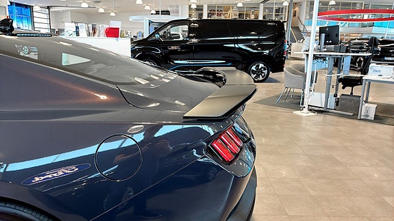Ford Mustang 11 of 12