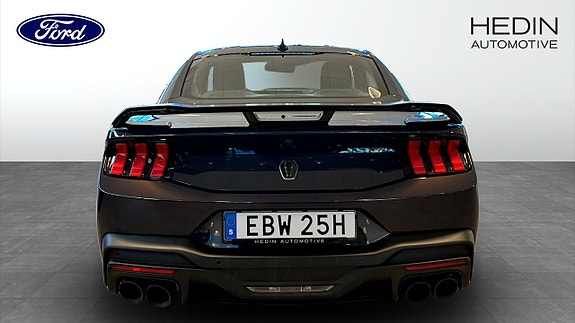Ford Mustang 7 of 12