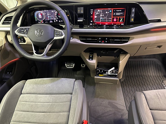Volkswagen Multivan 8 of 12