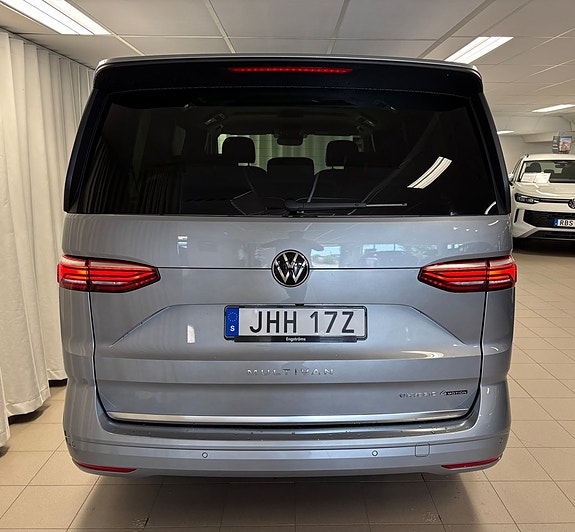 Volkswagen Multivan 9 of 12