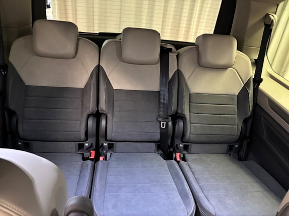 Volkswagen Multivan 7 of 12