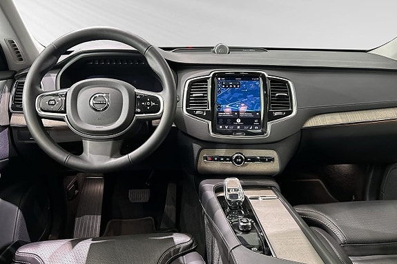Volvo XC90 9 of 23