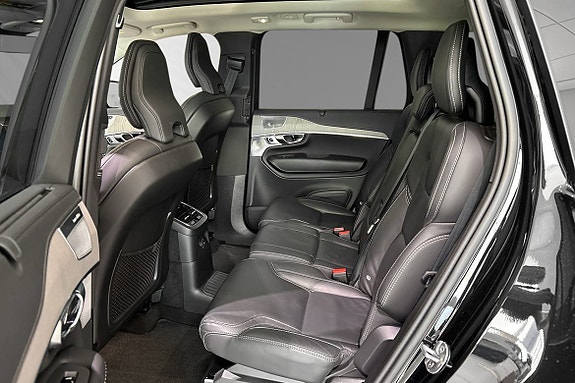 Volvo XC90 8 of 23