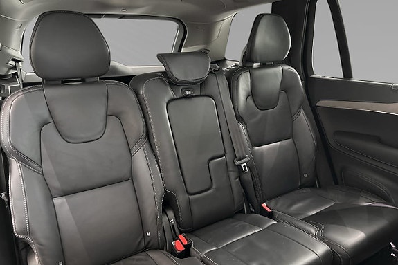 Volvo XC90 11 of 23