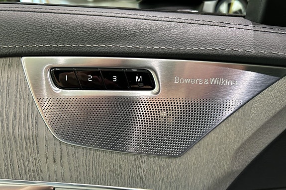 Volvo XC90 16 of 23