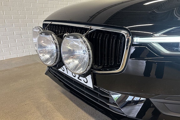 Volvo XC60 2 of 18