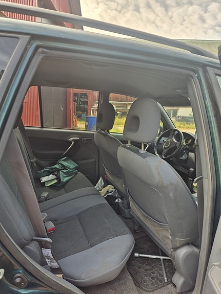 Toyota RAV4 3 of 6