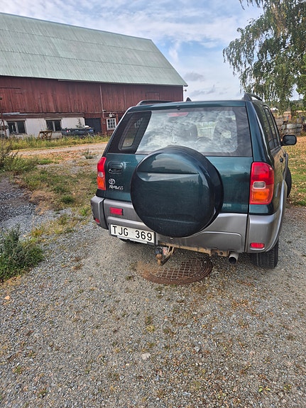 Toyota RAV4 5 of 6