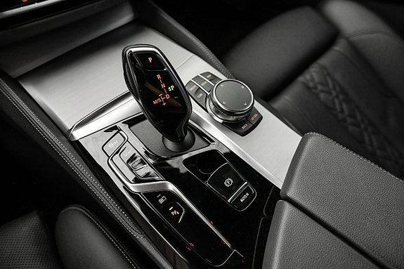 BMW 530e 13 of 18