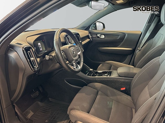 Volvo XC40 9 of 24