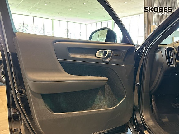 Volvo XC40 16 of 24