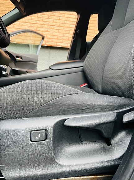Toyota C-HR 7 of 10