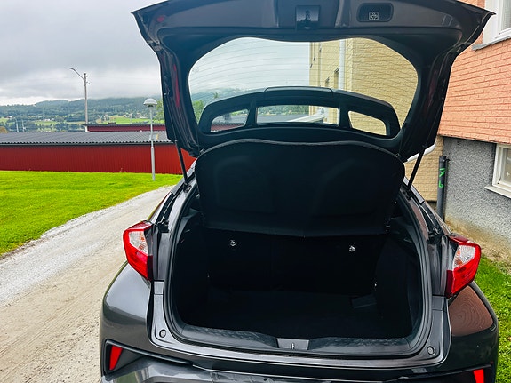 Toyota C-HR 5 of 10