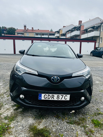 Toyota C-HR 3 of 10