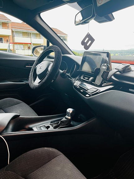 Toyota C-HR 8 of 10