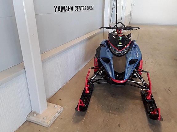 Yamaha Sidewinder XTX 146 2 of 2