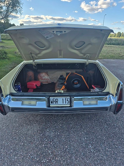 Cadillac Coupé DeVille 4 of 4