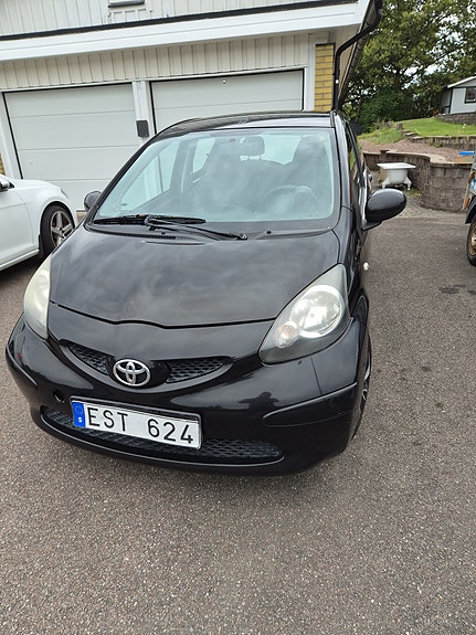 Toyota Aygo 2 of 7
