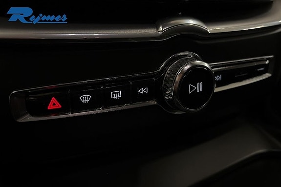 Volvo XC60 11 of 17