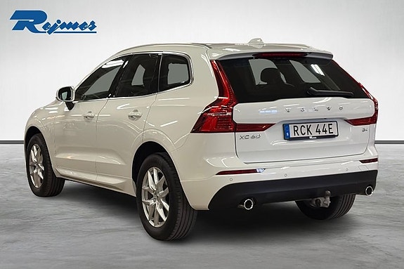 Volvo XC60 2 of 17
