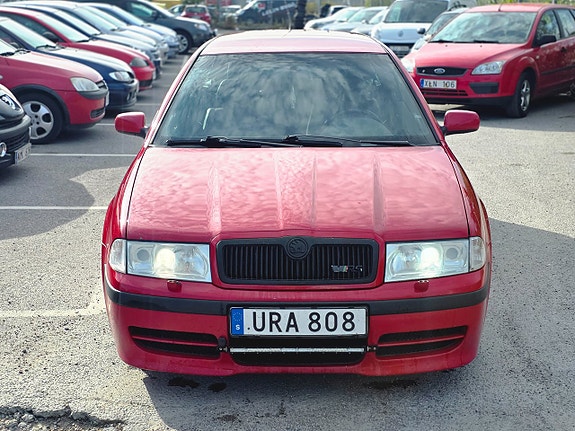Skoda Octavia 2 of 16