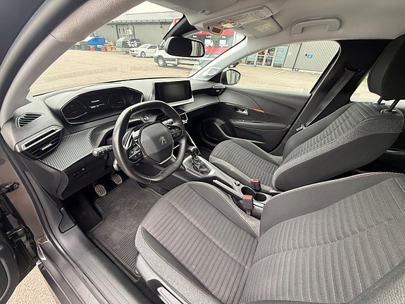 Peugeot 208 7 of 11